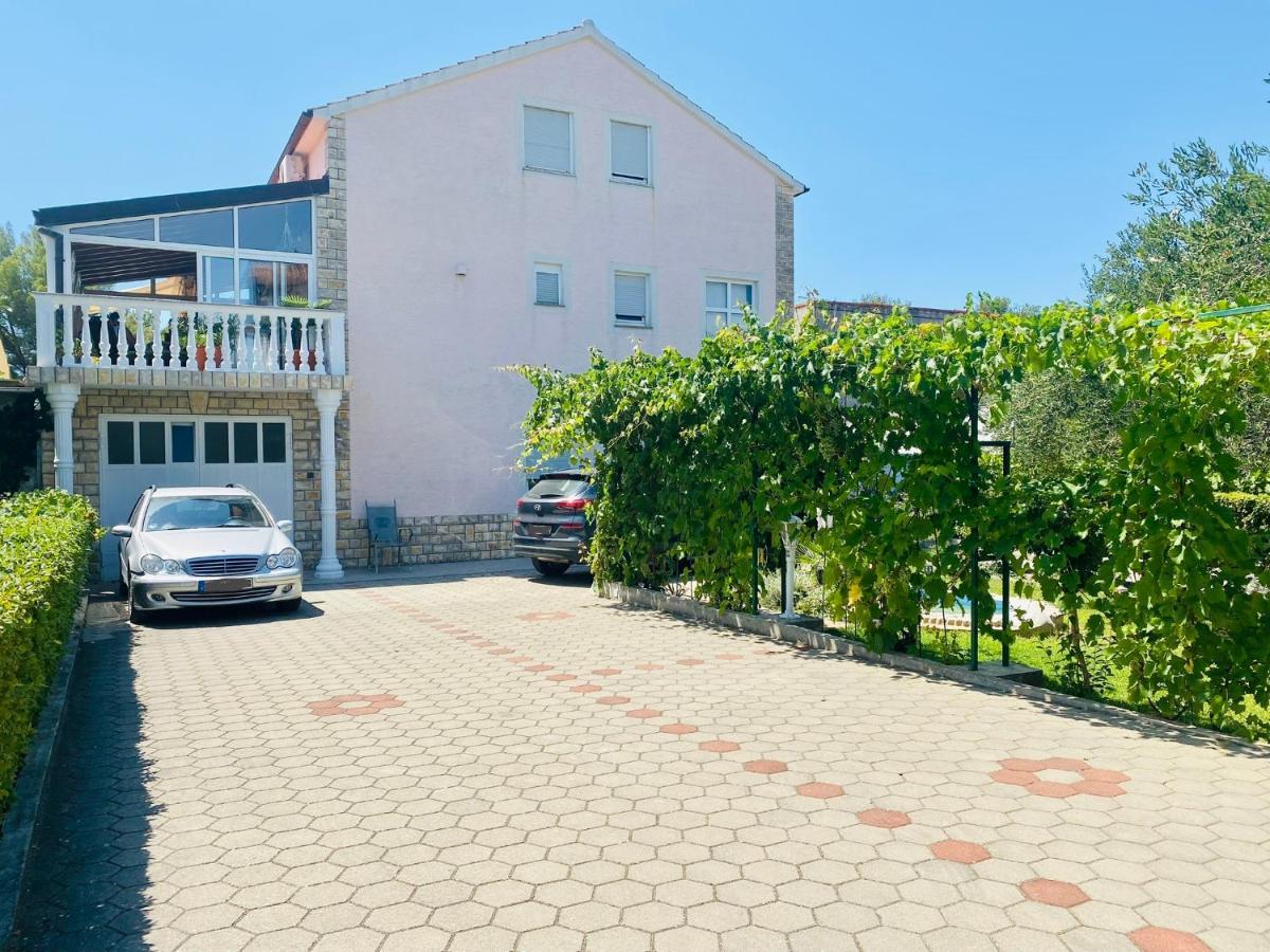 Villa Chiara Vodice Eksteriør billede